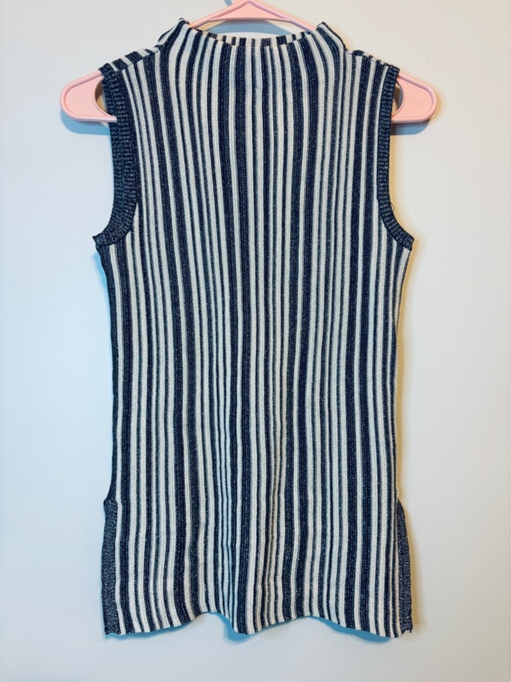 House of Harlow 1960 Silver & Black Sparkling Vertical Ribbed Mock Neck Tank
